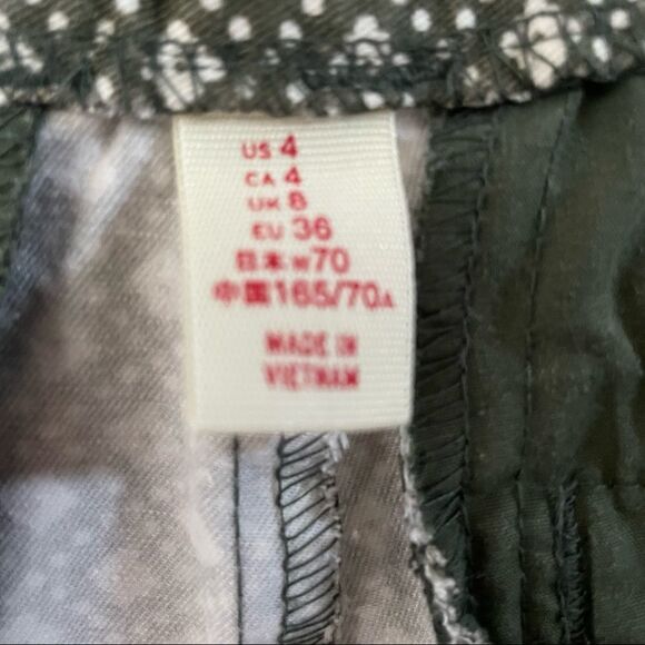 Gap ~ Chino shorts ~ size 4  ~ 5” inseam - Picture 4 of 5